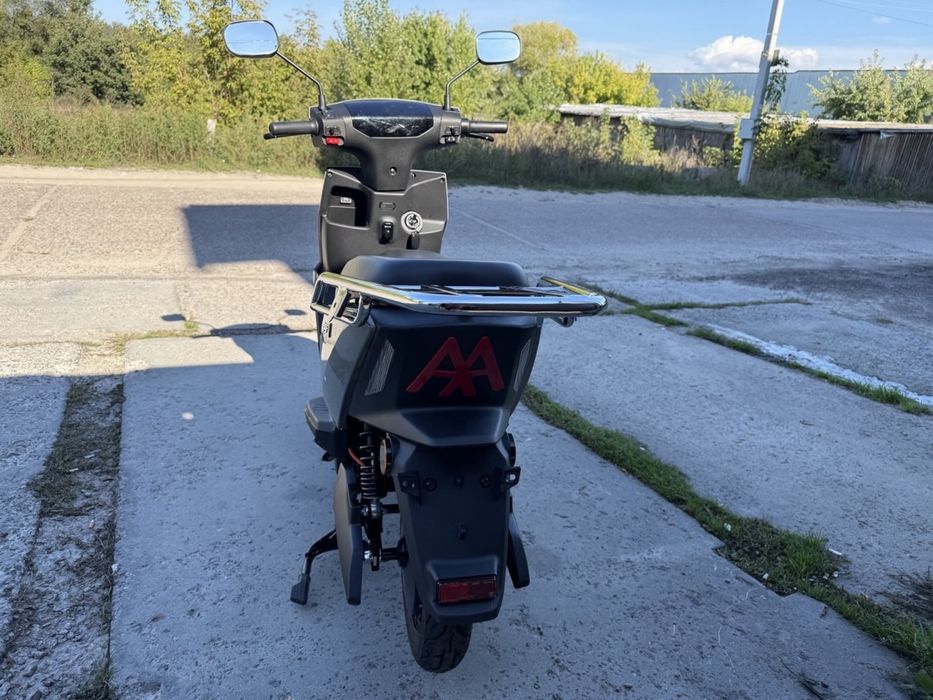 Електроскутер Aima F606