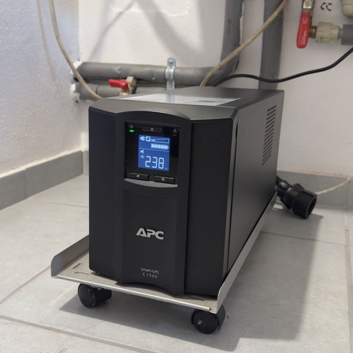 APC Smart-UPS C1500 (SMC1500I) czysty sinus/AVR