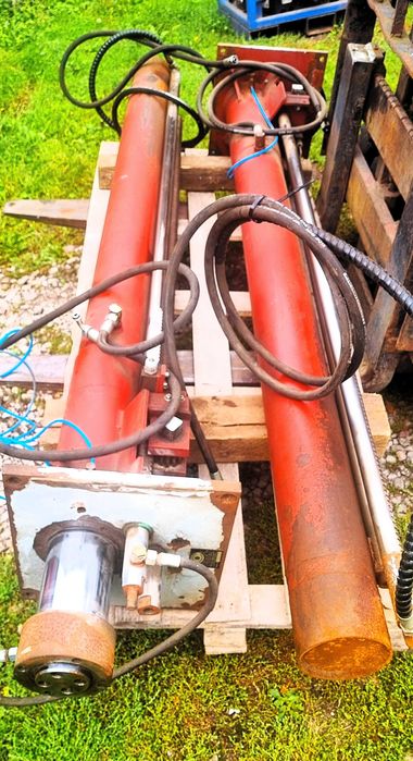 Siłowniki hydrauliczne do podnośnika podposadzkowego.