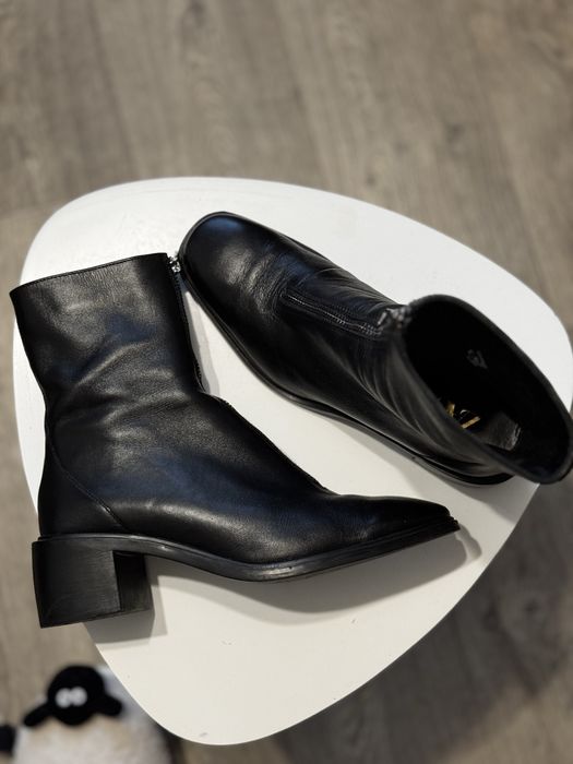 Шкіряні чоботи Zara