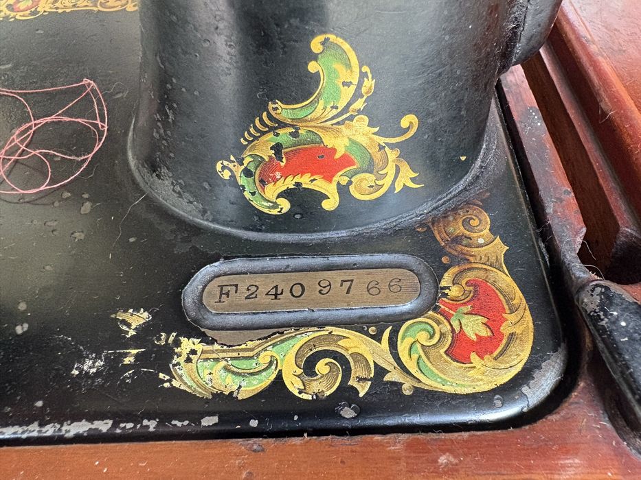 Stara maszyna walizkowa SINGER