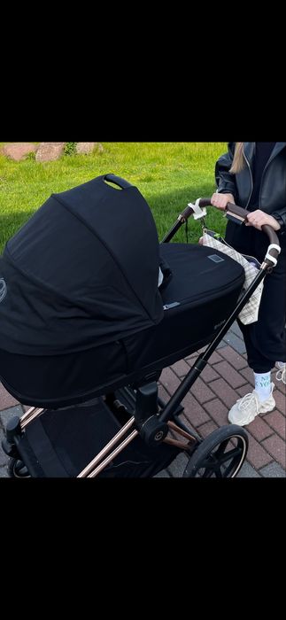 Czarna gondola cybex priam 4.0