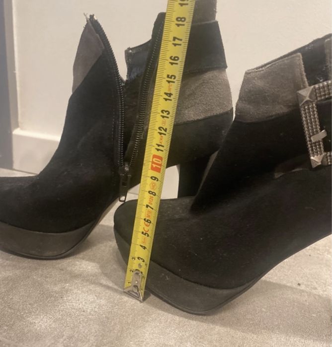 Zamszowo-skórzane botki na obcasie i platformie, Deichmann, 37