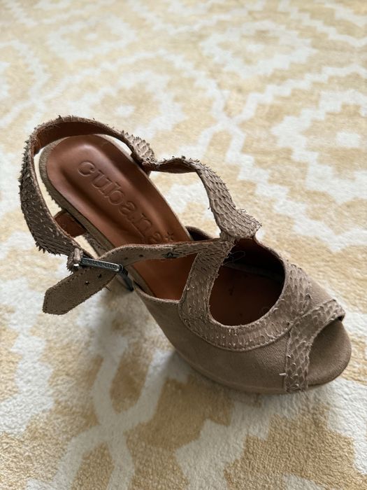 Sandalias da marca Cubanas como novas