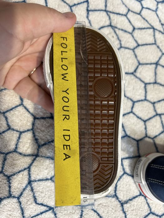 Дитячі кросівки і кеди