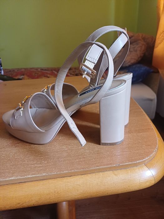 Sprzedam buty na słupku