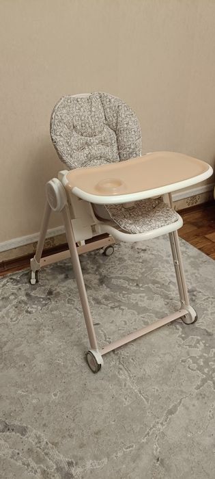 Дитячий стілець.