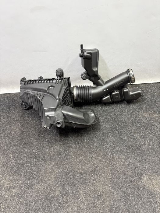 Корпус повітряного фільтра в зборі на Jeep Grand Cherokee WL 3.6