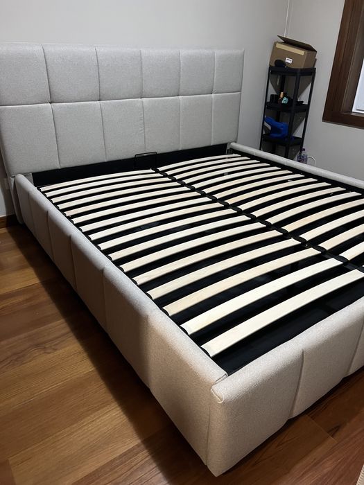 Estrutura de cama JYSK VEMMELEV arrumação 180x200 tecido bege