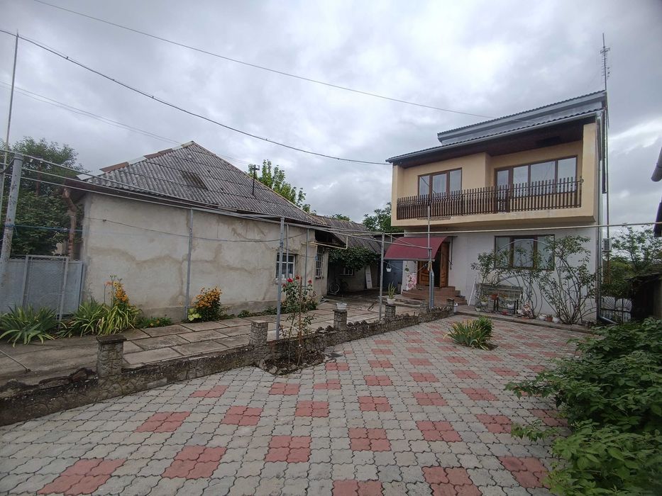 ВЕЛИКЕ БУДИНКОВОЛОДІННЯ (2 окремих будинки) 800 м від центру, 12 соток