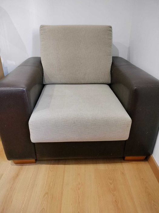 Conjunto de Sofá e cadeirão