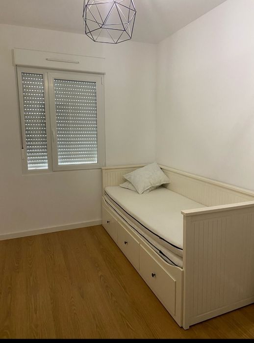 Cama Hemnes com 2 colchões