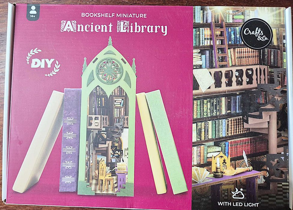 Miniaturowy domek starożytna biblioteka do złożenia DIY