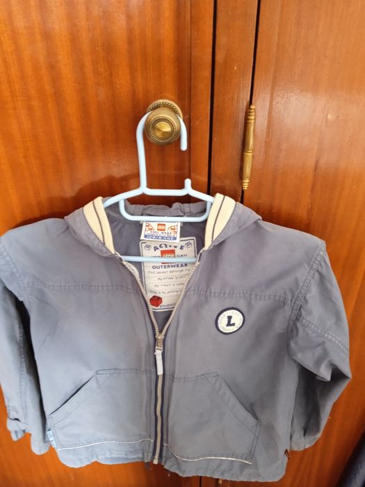 Roupa e calçado de criança