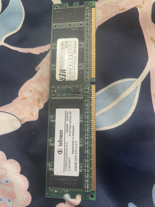 DDR SDRAM HYS64D32020GDL-6-C 256mb