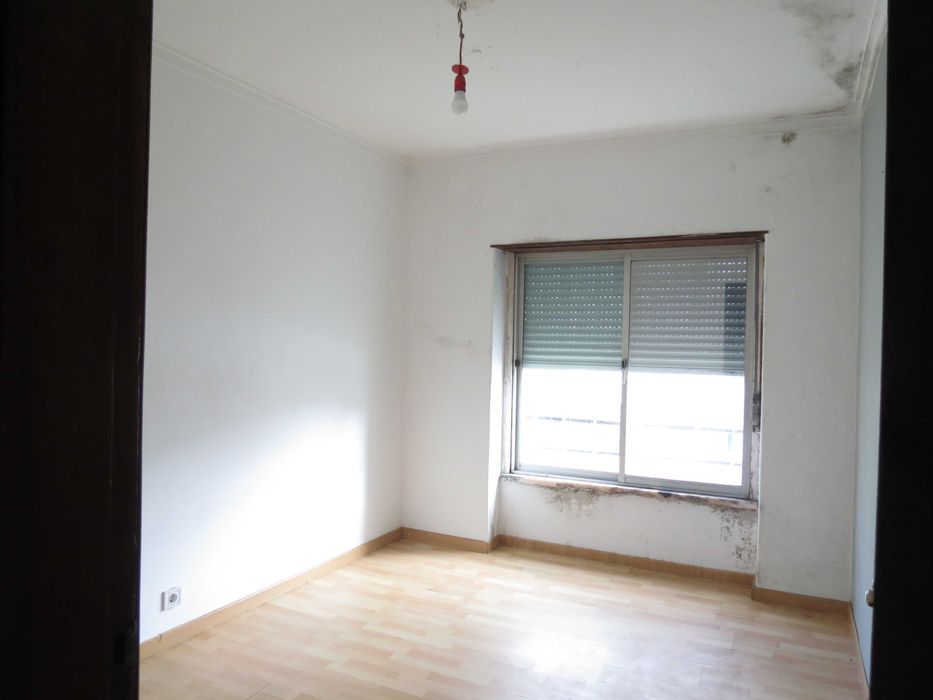 Vende-se T2 em Rio de Mouro