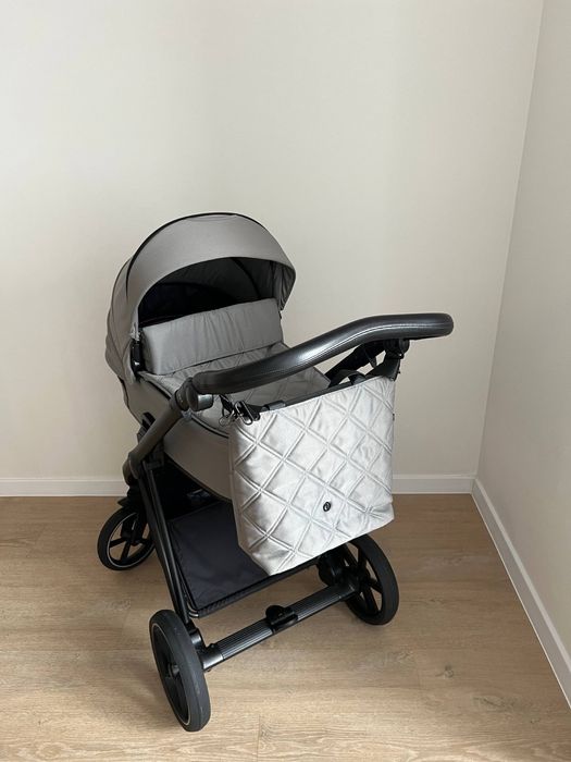 Продам коляску Roan Ivi