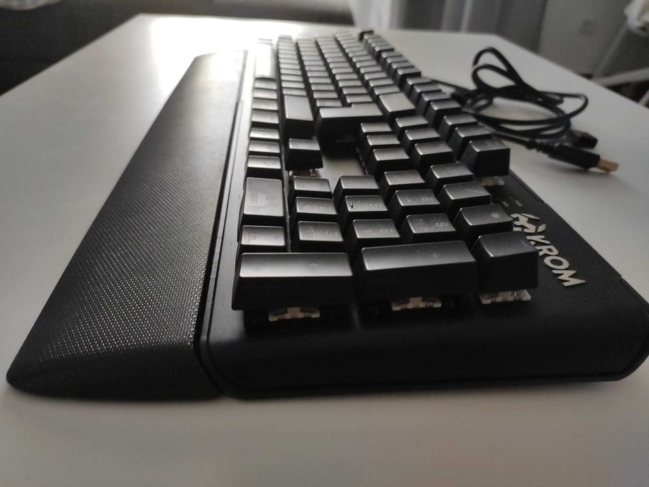 Teclado mecânico Krom-Kael (gaming/escritório) - em bom estado