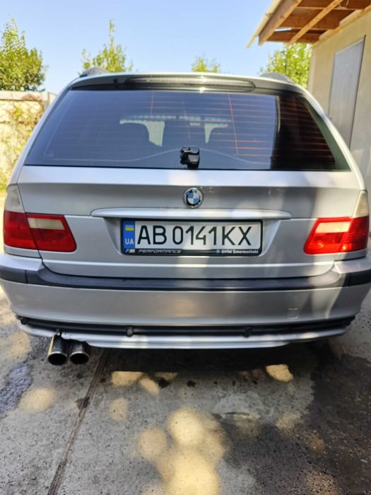 Автомобіль.