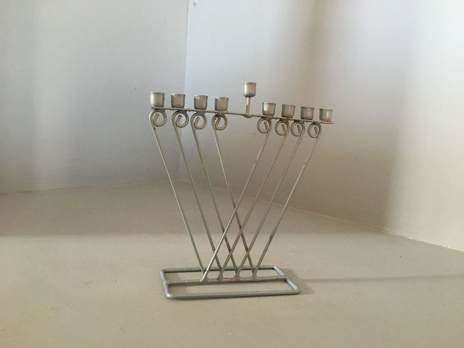 Ханукія металева для тонких свічок: 399 грн. - Металопрокат / арматура  Летичів на Olx