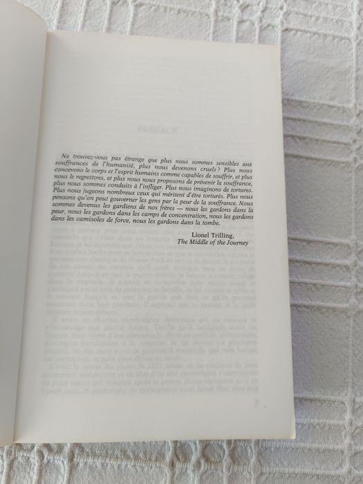 Livro"lês larmes du Cambodje.Elizabeth Becker 1988.