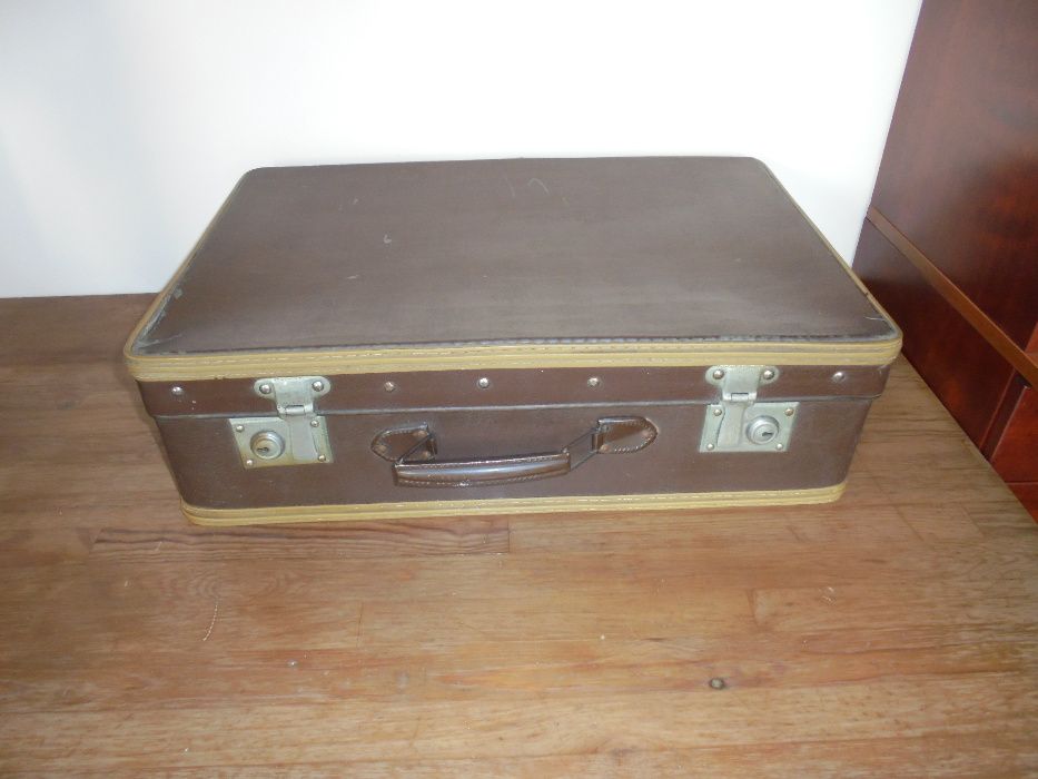 Stara duża walizka z prl-u