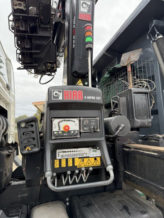 Man com grua hiab 322 com 22.5M E bascúla