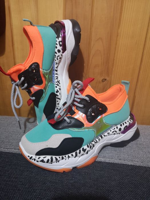 Modne buty sportowe damskie