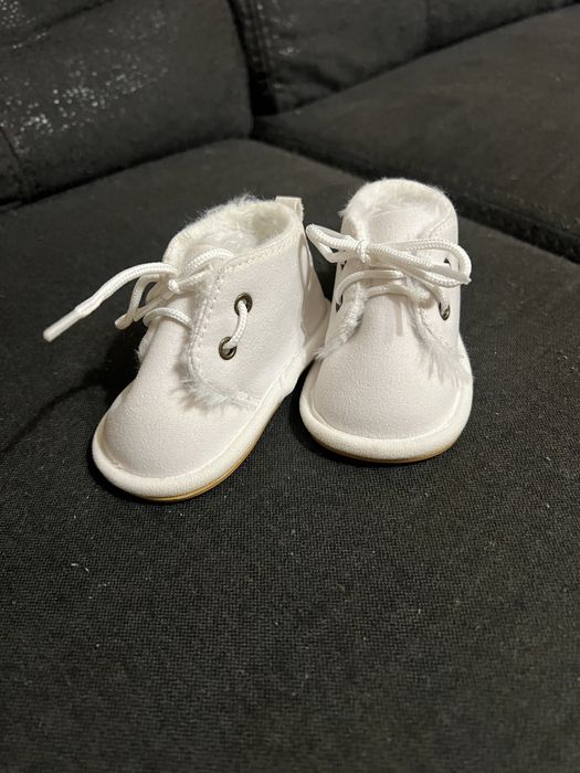 Дитяче взуття 6-9місяців