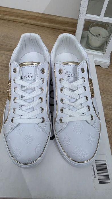Sneakersy białe Guess 36