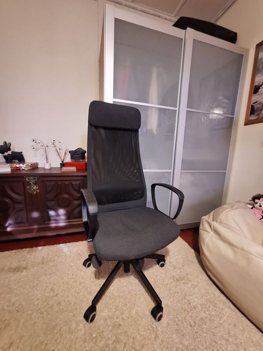 Cadeira para secretária de computador