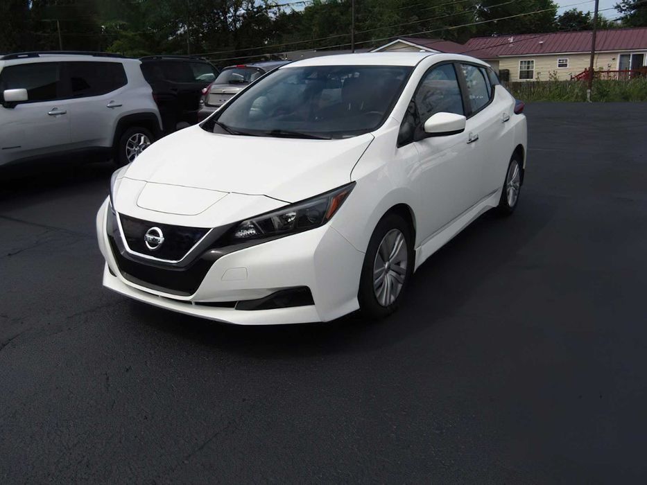 Nissan LEAF      2022
