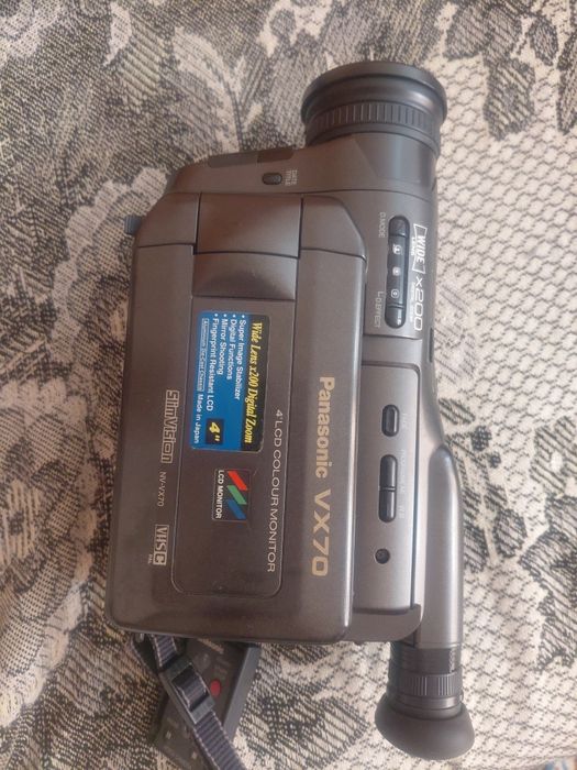 Старі відеокамера Panasonic vx70