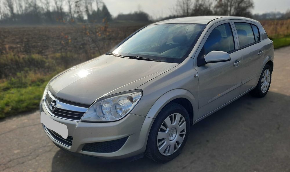 samochód Opel Astra III