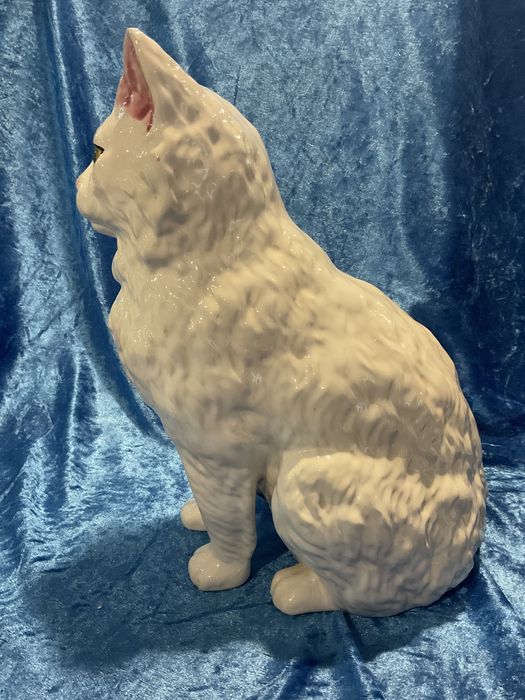 Gato porcelana siamês Bordalo altura 28 cm ,mais anúncios abaixo