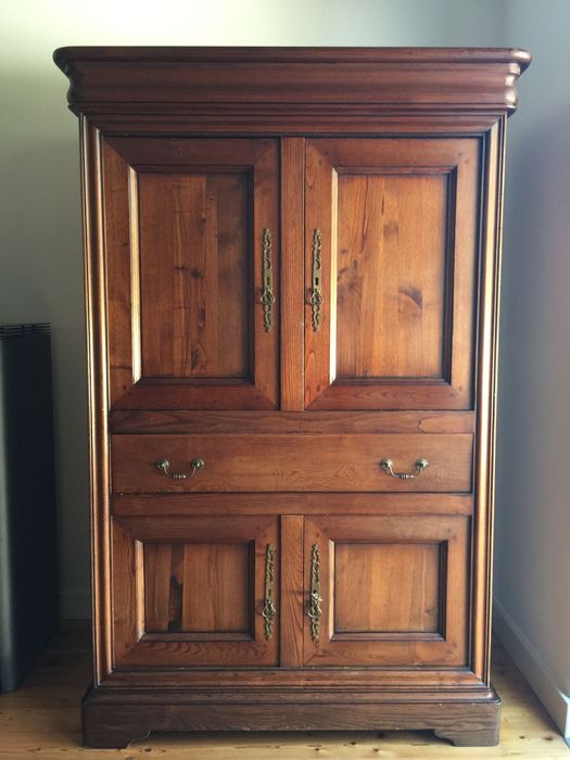 Garrafeira em castanho