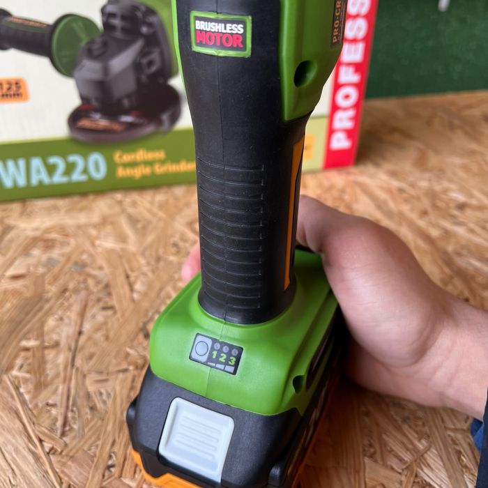 Акумуляторна болгарка Procraft PWA220 тушка з кейсом