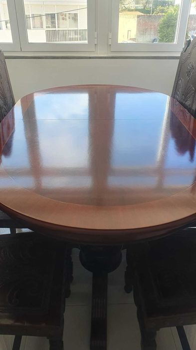 Mesa extensível madeira maciça + 6 cadeiras couro – Excelente estado