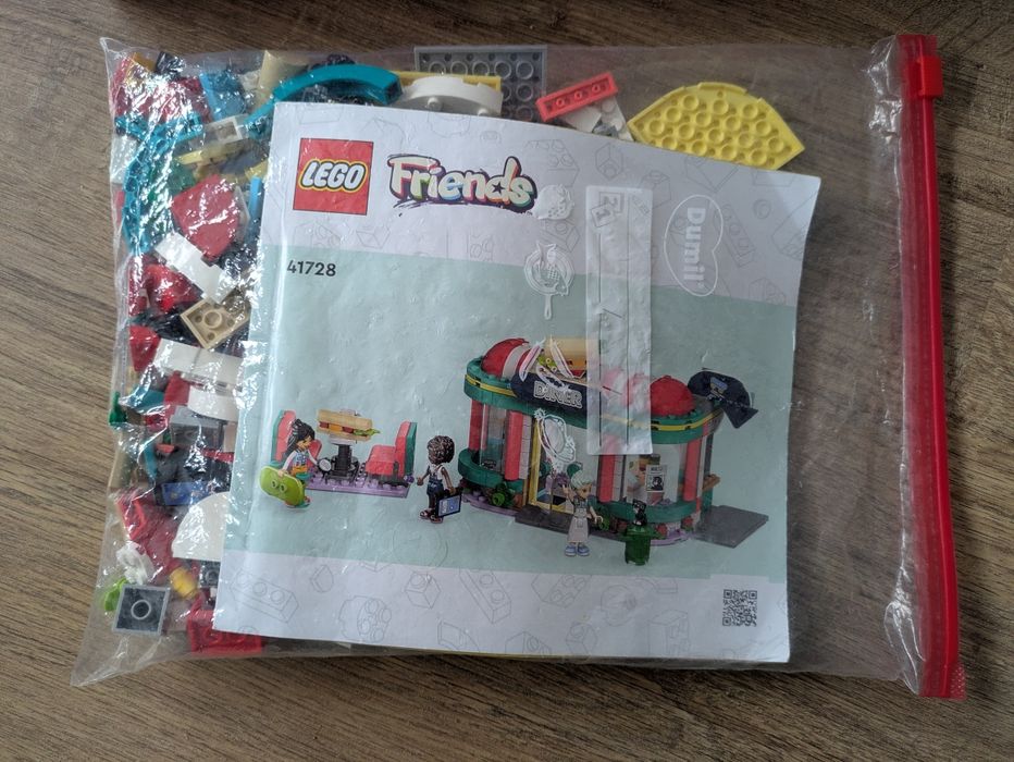 LEGO Friends 41728 Bar w śródmieściu Heartlake