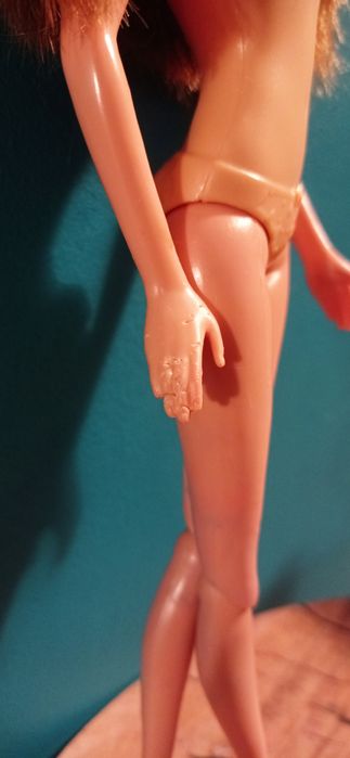 Giochi Preziosi Me contro te MEC01 włoska lalka o brązowych włosach