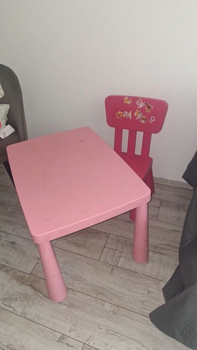 Стіл дитячий та кріселко