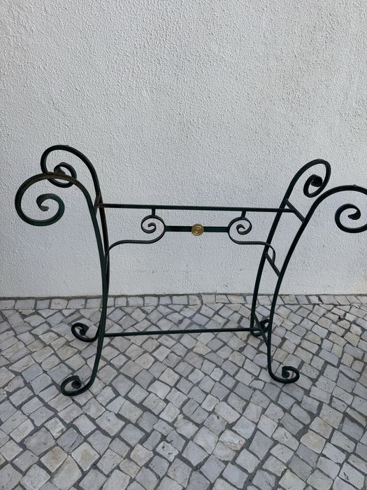 Conjunto de mesa e espelho em ferro forjado