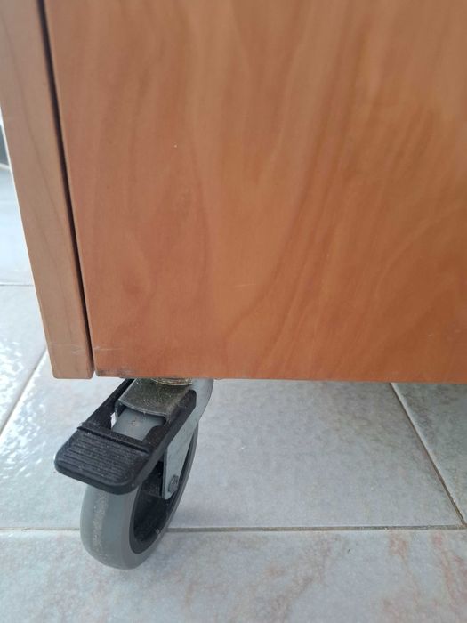 Cómoda/carrinho de apoio Ikea