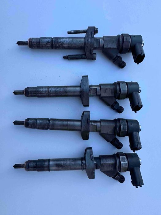 Форсунка Рено Трафік, Опель Віваро,  Trafyc, VIVARO 2.5 8200101135