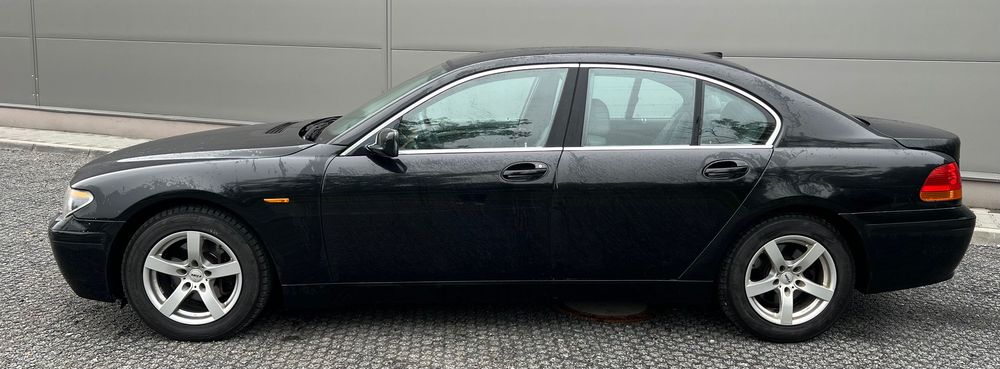 BMW 7 Limuzyna silnik V8 rok 2002.