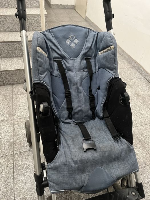 Carrinho bébé Confort com ovo e cadeira.