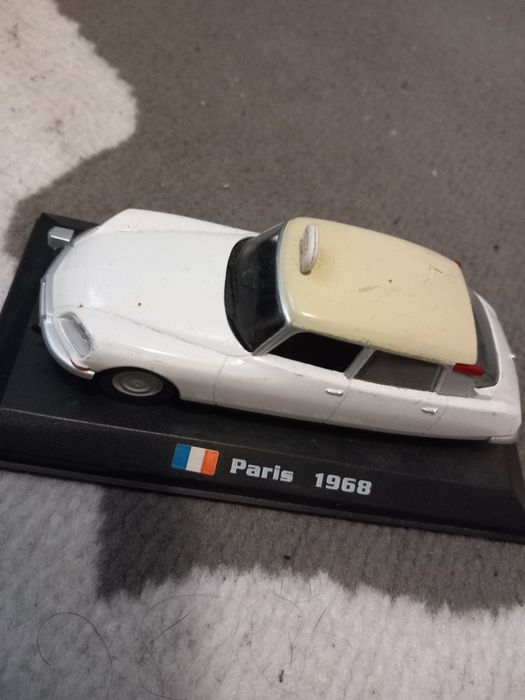 Stara taksówka do kolekcjonowania