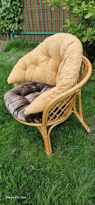 Fotel rattanowy z poduchami