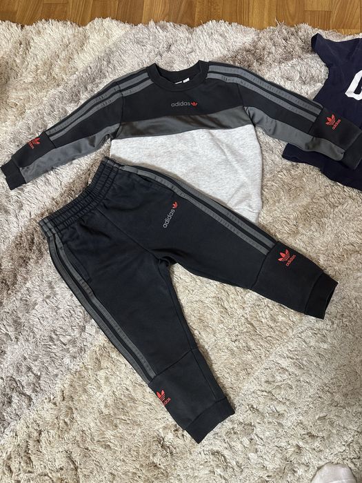 Костюм adidas на 2-3 роки