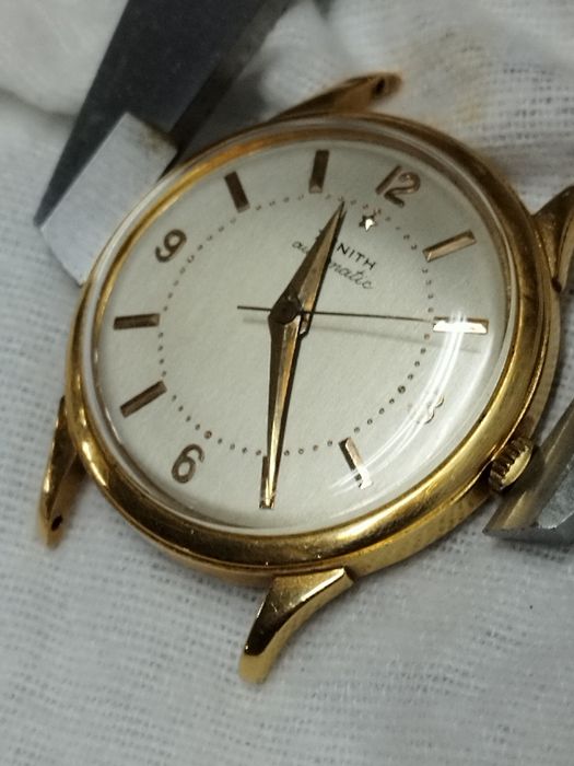 Relógio Zenith automático em ouro  
180